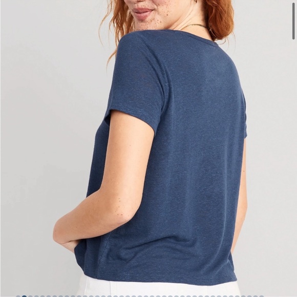 NWT OLD NAVY Linen-Blend V-Neck Henley T-Shirt
Linen-Blend V-Neck Henley - Picture 2 of 7